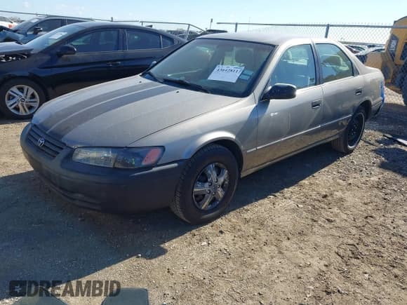 ✅ 1998 Toyota Camry LE • VIN: 4T1BG22K7WU353850 • Lot: 43642811. Listed on IAAI with 231,437 mi. Free auction sales archive from the USA and detailed vehicle history report at DreamBid. Image 2.