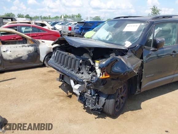 ✅ 2017 Jeep Renegade Latitude • VIN: ZACCJABB6HPG67093 • Lot: 42717078. Listed on IAAI with 107,655 mi. Free auction sales archive from the USA and detailed vehicle history report at DreamBid. Image 6.