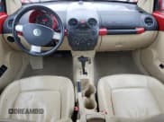 ✅ 2006 Volkswagen Beetle • VIN: 3VWSG31Y06M320514 • Lot: 84649995. Wystawiony na Copart z przebiegiem 122 500 mil. Bezpłatny archiwum sprzedaży aukcyjnych z USA i szczegółowy raport historii pojazdu na DreamBid. Zdjęcie 8.