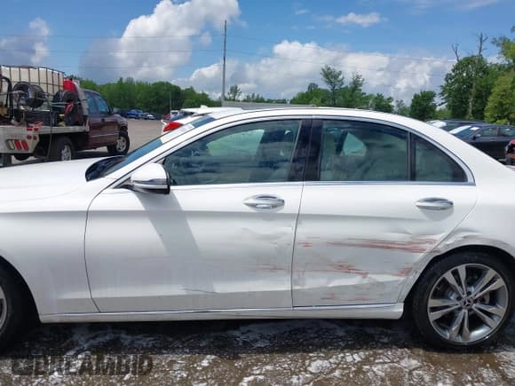 ✅ 2020 Mercedes-Benz C 300 • VIN: WDDWF8DB1LR543088 • Лот: 42193679. Опубликован ранее на IAAI с пробегом 54 050 миль. Бесплатный доступ к архиву аукционных продаж из США и подробный отчёт об истории автомобиля на DreamBid. Изображение 14.