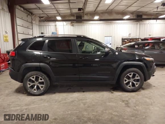 ✅ 2015 Jeep Cherokee Trailhawk • VIN: 1C4PJMBS7FW650340 • Lot: 43755791. Listed on IAAI with 129,855 mi. Free auction sales archive from the USA and detailed vehicle history report at DreamBid. Image 13.