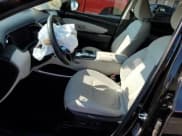 ✅ 2023 Hyundai Tucson SEL Convenience • VIN: KM8JFCA11PU088941 • Lot: 63474134. Wystawiony na Copart z przebiegiem 16 697 mil. Bezpłatny archiwum sprzedaży aukcyjnych z USA i szczegółowy raport historii pojazdu na DreamBid. Zdjęcie 7.