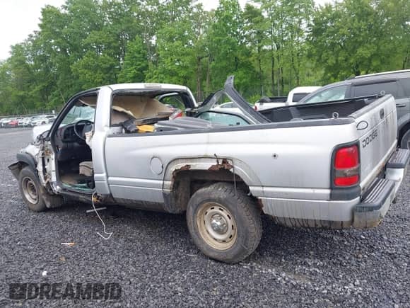 2001 Dodge 1500 z VIN 1B7HC16Y51S317811, wystawiony jako IAAI lot #42436049 z przebiegiem 58 817 mil mil oraz . Historia ofert i sprzedaży dostępna na DreamBid. Obrazek 14.