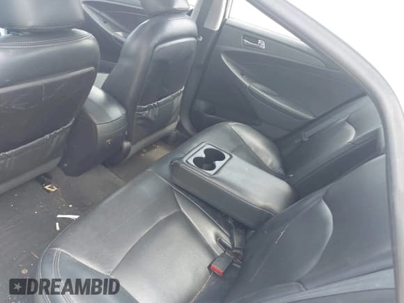 ✅ 2011 Hyundai Sonata SE • VIN: 5NPEC4AC7BH301707 • Lot: 42503643. Listed on IAAI with 121,388 mi. Free auction sales archive from the USA and detailed vehicle history report at DreamBid. Image 6.