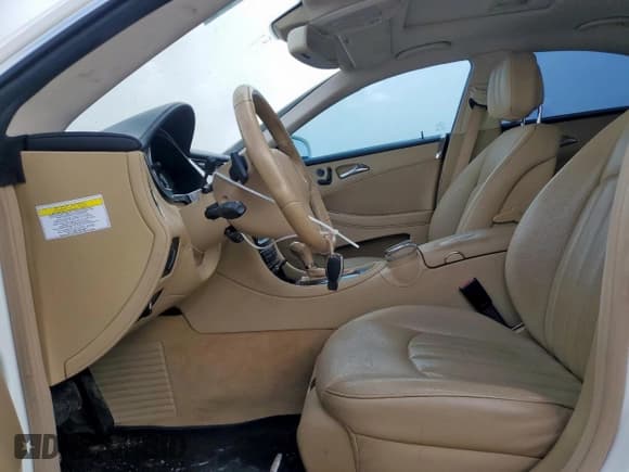 ✅ 2010 Mercedes-Benz CLS 550 • VIN: WDDDJ7CB8AA163095 • Лот: 63493115. Опубликован ранее на Copart с пробегом 70 901 миль. Бесплатный доступ к архиву аукционных продаж из США и подробный отчёт об истории автомобиля на DreamBid. Изображение 7.