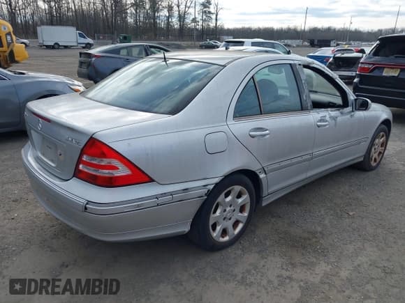 ✅ 2005 Mercedes-Benz C 240 • VIN: WDBRF81J35F698196 • Lot: 41231316. Wystawiony na IAAI z przebiegiem 59 120 mil. Bezpłatny archiwum sprzedaży aukcyjnych z USA i szczegółowy raport historii pojazdu na DreamBid. Zdjęcie 4.