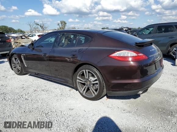 ✅ 2013 Porsche Panamera • VIN: WP0AA2A75DL015607 • Lot: 89669555. Wystawiony na Copart z przebiegiem 56 977 mil. Bezpłatny archiwum sprzedaży aukcyjnych z USA i szczegółowy raport historii pojazdu na DreamBid. Zdjęcie 2.