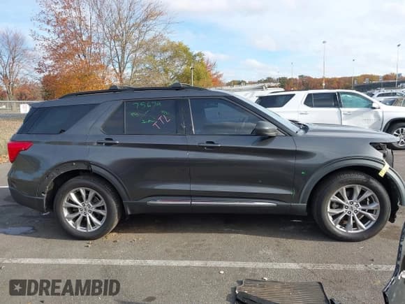 ✅ 2020 Ford Explorer XLT • VIN: 1FMSK8DH9LGB88851 • Lot: 43546314. Wystawiony na IAAI z przebiegiem 85 988 mil. Bezpłatny archiwum sprzedaży aukcyjnych z USA i szczegółowy raport historii pojazdu na DreamBid. Zdjęcie 13.
