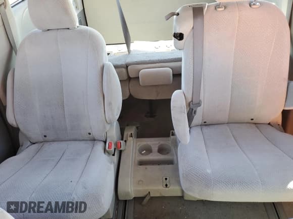 ✅ 2011 Toyota Sienna LE • VIN: 5TDKK3DC0BS103251 • Lot: 82477175. Wystawiony na Copart z przebiegiem 156 846 mil. Bezpłatny archiwum sprzedaży aukcyjnych z USA i szczegółowy raport historii pojazdu na DreamBid. Zdjęcie 10.