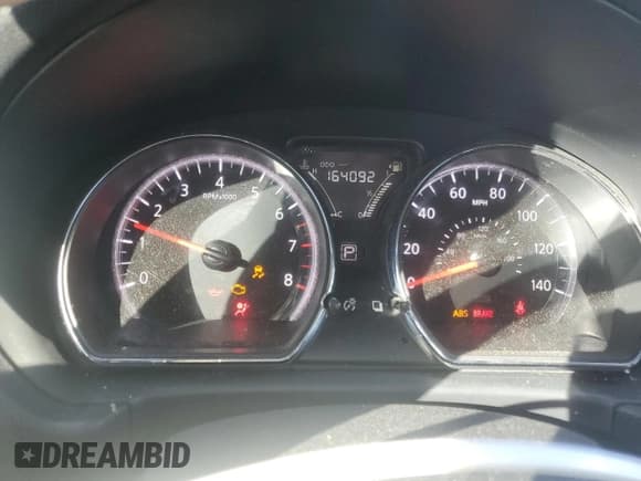 ✅ 2018 Nissan Versa SV • VIN: 3N1CN7AP4JL881215 • Лот: 92232255. Опубликован ранее на Copart с пробегом 164 092 миль. Бесплатный доступ к архиву аукционных продаж из США и подробный отчёт об истории автомобиля на DreamBid. Изображение 9.