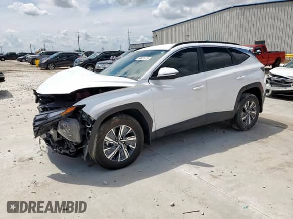 2023 Hyundai Tucson Blue z VIN KM8JBCA11PU108956, wystawiony jako Copart lot #64821675 z przebiegiem 28 265 mil mil oraz Szkoda całkowita • Salvage title. Historia ofert i sprzedaży dostępna na DreamBid. Obrazek 1.