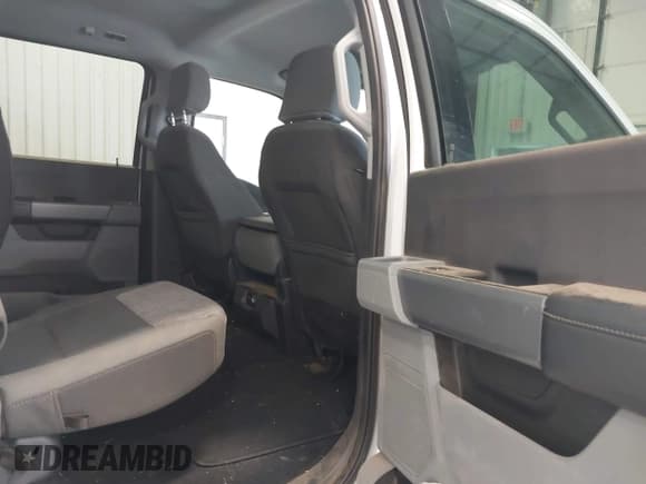 ✅ 2024 Ford F-250 XL • VIN: 1FT7W2BTXRED57136 • Lot: 43162846. Wystawiony na IAAI z przebiegiem 44 979 mil. Bezpłatny archiwum sprzedaży aukcyjnych z USA i szczegółowy raport historii pojazdu na DreamBid. Zdjęcie 8.