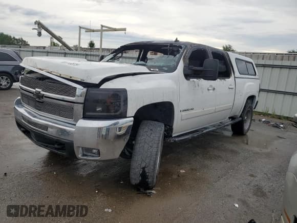 ✅ 2008 Chevrolet Silverado 2500HD 2LT • VIN: 1GCHC23K58F201338 • Лот: 63118575. Опубликован ранее на Copart с пробегом Не указан. Бесплатный доступ к архиву аукционных продаж из США и подробный отчёт об истории автомобиля на DreamBid. Изображение 1.
