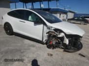 ✅ 2022 Tesla Model X • VIN: 7SAXCDE54NF364774 • Lot: 82361985. Wystawiony na Copart z przebiegiem 10 404 mil. Bezpłatny archiwum sprzedaży aukcyjnych z USA i szczegółowy raport historii pojazdu na DreamBid. Zdjęcie 4.