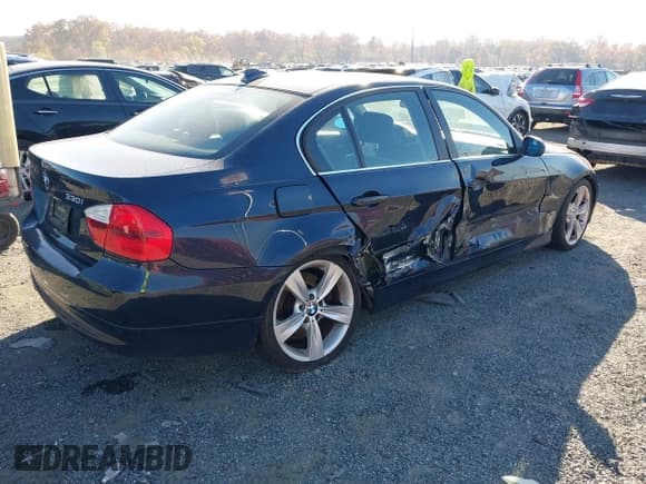 ✅ 2006 BMW 3 Series 330i • VIN: WBAVB33536AZ86617 • Lot: 40736005. Listed on IAAI with 139,015 mi. Free auction sales archive from the USA and detailed vehicle history report at DreamBid. Image 4.