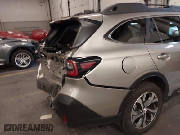 ✅ 2020 Subaru Outback Limited XT • VIN: 4S4BTGND5L3106320 • Lot: 43559078. Listed on IAAI with 23,843 mi. Free auction sales archive from the USA and detailed vehicle history report at DreamBid. Image 6.