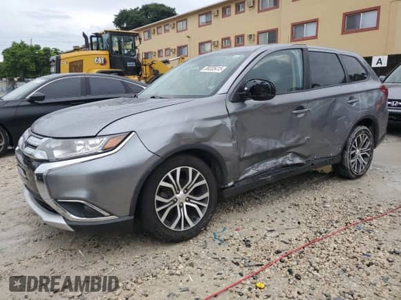 2018 Mitsubishi Outlander ES z VIN JA4AD2A37JZ059731, wystawiony jako Copart lot #86335415 z przebiegiem 114 216 mil mil oraz Czysty tytuł • Clean title. Historia ofert i sprzedaży dostępna na DreamBid. Obrazek 1.