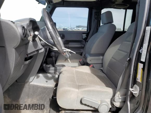 ✅ 2008 Jeep Wrangler Unlimited Rubicon • VIN: 1J4GA69108L501632 • Lot: 48742355. Wystawiony na Copart z przebiegiem 156 766 mil. Bezpłatny archiwum sprzedaży aukcyjnych z USA i szczegółowy raport historii pojazdu na DreamBid. Zdjęcie 7.