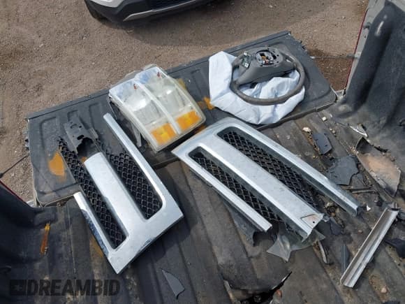 ✅ 2008 Chevrolet Silverado 1500 • VIN: 1GCEC19YX8Z293442 • Lot: 41645039. Wystawiony na IAAI z przebiegiem 128 008 mil. Bezpłatny archiwum sprzedaży aukcyjnych z USA i szczegółowy raport historii pojazdu na DreamBid. Zdjęcie 12.