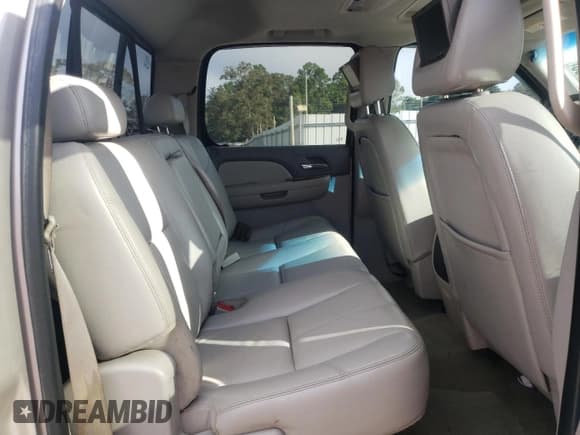 ✅ 2008 Chevrolet Silverado 2500HD LTZ • VIN: 1GCHK236X8F224961 • Lot: 85356695. Wystawiony na Copart z przebiegiem 273 082 mil. Bezpłatny archiwum sprzedaży aukcyjnych z USA i szczegółowy raport historii pojazdu na DreamBid. Zdjęcie 10.