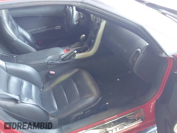 ✅ 2006 Chevrolet Corvette • VIN: 1G1YY26U865108033 • Lot: 42916670. Wystawiony na IAAI z przebiegiem 90 201 mil. Bezpłatny archiwum sprzedaży aukcyjnych z USA i szczegółowy raport historii pojazdu na DreamBid. Zdjęcie 5.