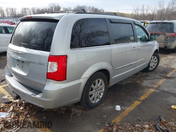 ✅ 2011 Chrysler Town & Country Touring L • VIN: 2A4RR8DG3BR713903 • Lot: 43747721. Wystawiony na IAAI z przebiegiem 120 355 mil. Bezpłatny archiwum sprzedaży aukcyjnych z USA i szczegółowy raport historii pojazdu na DreamBid. Zdjęcie 4.