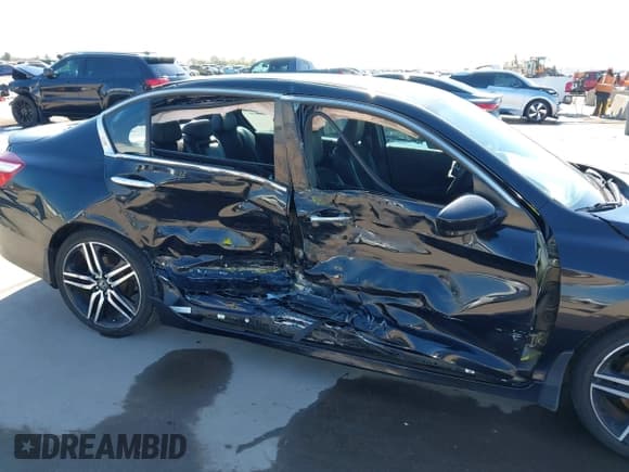 ✅ 2017 Honda Accord Sport • VIN: 1HGCR2F66HA137719 • Lot: 43400319. Listed on IAAI with 111,145 mi. Free auction sales archive from the USA and detailed vehicle history report at DreamBid. Image 6.