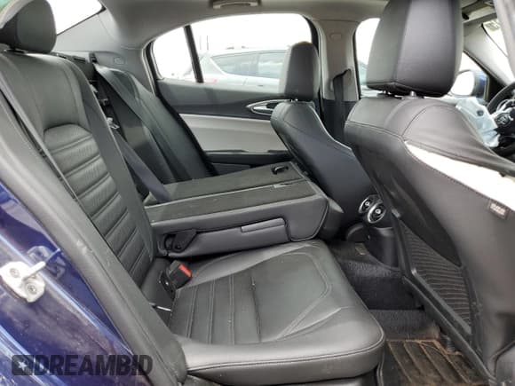 ✅ 2019 Alfa Romeo Giulia Ti Sport • VIN: ZARFANBN3K7602596 • Lot: 63992415. Wystawiony na Copart z przebiegiem Nie podano. Bezpłatny archiwum sprzedaży aukcyjnych z USA i szczegółowy raport historii pojazdu na DreamBid. Zdjęcie 10.