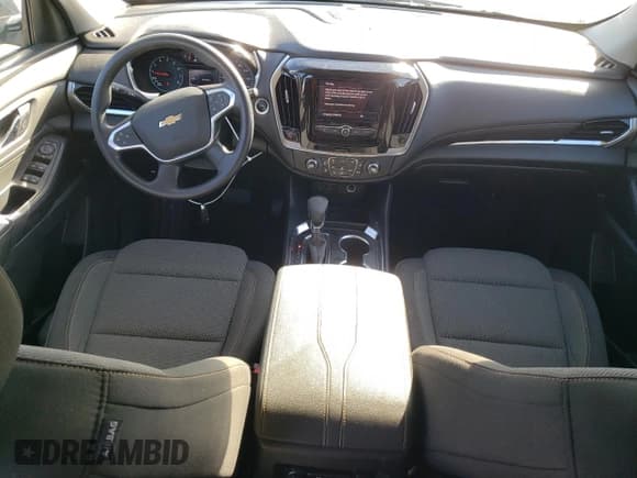 ✅ 2021 Chevrolet Traverse LS • VIN: 1GNEVFKW9MJ102108 • Lot: 90322385. Wystawiony na Copart z przebiegiem 63 602 mil. Bezpłatny archiwum sprzedaży aukcyjnych z USA i szczegółowy raport historii pojazdu na DreamBid. Zdjęcie 8.