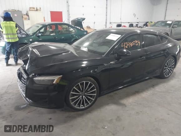 ✅ 2022 Audi A5 Sportback Premium Plus • VIN: WAUCBCF5XNA028477 • Lot: 42480239. Wystawiony na IAAI z przebiegiem 22 449 mil. Bezpłatny archiwum sprzedaży aukcyjnych z USA i szczegółowy raport historii pojazdu na DreamBid. Zdjęcie 2.