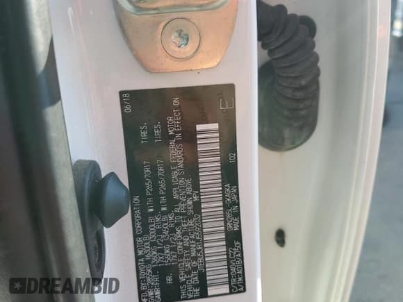 ✅ 2018 Toyota 4Runner SR5 Premium • VIN: JTEBU5JR1J5592032 • Лот: 82728895. Опубликован ранее на Copart с пробегом 104 185 миль. Бесплатный доступ к архиву аукционных продаж из США и подробный отчёт об истории автомобиля на DreamBid. Изображение 14.