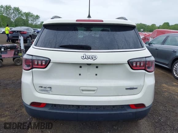 ✅ 2019 Jeep Compass Altitude • VIN: 3C4NJDBB7KT689257 • Lot: 42252773. Listed on IAAI with 65,907 mi. Free auction sales archive from the USA and detailed vehicle history report at DreamBid. Image 16.