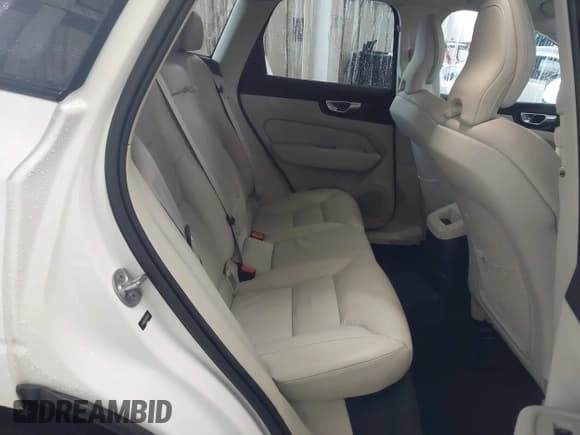 ✅ 2024 Volvo XC60 Plus Dark Theme • VIN: YV4H60DL5R1782435 • Lot: 42910415. Listed on IAAI with 30,065 mi. Free auction sales archive from the USA and detailed vehicle history report at DreamBid. Image 8.
