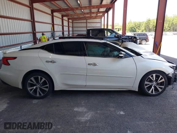 ✅ 2017 Nissan Maxima S • VIN: 1N4AA6APXHC371103 • Lot: 42586955. Listed on IAAI with 132,000 mi. Free auction sales archive from the USA and detailed vehicle history report at DreamBid. Image 14.