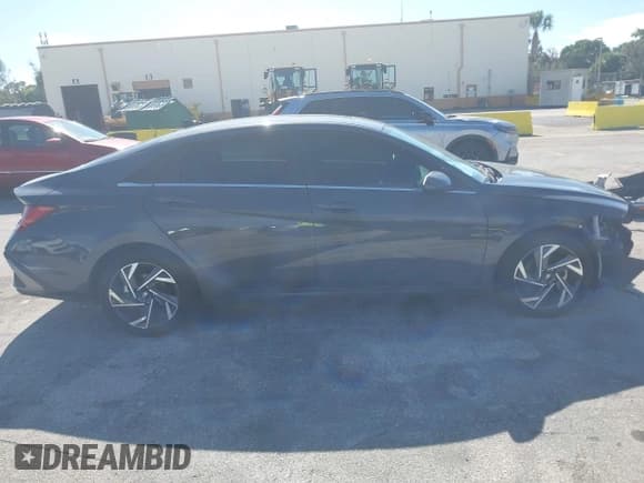 ✅ 2025 Hyundai Elantra SEL Convenience • VIN: KMHLS4DG0SU923902 • Лот: 43874032. Опубликован ранее на IAAI с пробегом 25 330 миль. Бесплатный доступ к архиву аукционных продаж из США и подробный отчёт об истории автомобиля на DreamBid. Изображение 14.