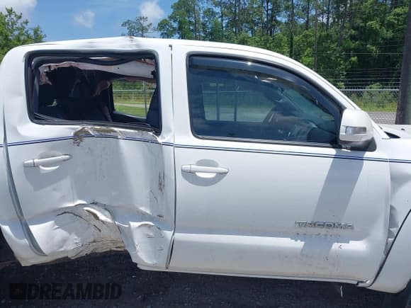 ✅ 2015 Toyota Tacoma PreRunner • VIN: 5TFKU4HN9FX006805 • Lot: 42283766. Wystawiony na IAAI z przebiegiem 132 367 mil. Bezpłatny archiwum sprzedaży aukcyjnych z USA i szczegółowy raport historii pojazdu na DreamBid. Zdjęcie 13.