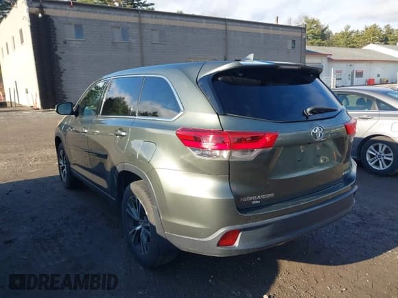 ✅ 2018 Toyota Highlander LE Plus • VIN: 5TDBZRFH7JS911151 • Lot: 43815593. Wystawiony na IAAI z przebiegiem 155 262 mil. Bezpłatny archiwum sprzedaży aukcyjnych z USA i szczegółowy raport historii pojazdu na DreamBid. Zdjęcie 3.