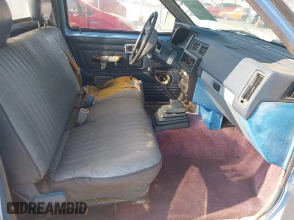✅ 1988 Nissan Hardbody • VIN: 1N6ND11SXJC368912 • Lot: 42834691. Wystawiony na IAAI z przebiegiem 29 999 mil. Bezpłatny archiwum sprzedaży aukcyjnych z USA i szczegółowy raport historii pojazdu na DreamBid. Zdjęcie 5.