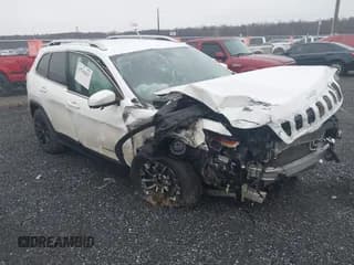 ✅ 2020 Jeep Cherokee Latitude Plus • VIN: 1C4PJMLX9LD635386 • Lot: 43742811. Wystawiony na IAAI z przebiegiem 77 596 mil. Bezpłatny archiwum sprzedaży aukcyjnych z USA i szczegółowy raport historii pojazdu na DreamBid. Zdjęcie 1.