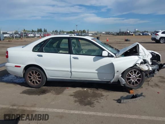 ✅ 2003 Volvo S40 • VIN: YV1VS27583F999072 • Лот: 41993862. Опубликован ранее на IAAI с пробегом 139 367 миль. Бесплатный доступ к архиву аукционных продаж из США и подробный отчёт об истории автомобиля на DreamBid. Изображение 14.