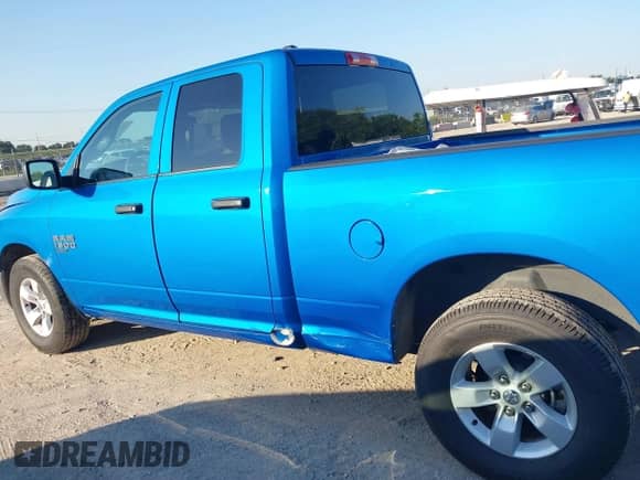 2024 Ram 1500 SLT z VIN 1C6RR6GG0RS123129, wystawiony jako IAAI lot #43186866 z przebiegiem 53 868 mil mil oraz . Historia ofert i sprzedaży dostępna na DreamBid. Obrazek 14.