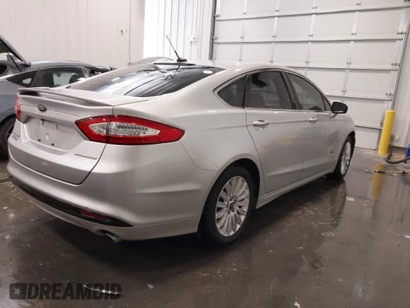 ✅ 2013 Ford Fusion Titanium • VIN: 3FA6P0SU1DR260313 • Lot: 42085988. Listed on IAAI with 110,177 mi. Free auction sales archive from the USA and detailed vehicle history report at DreamBid. Image 4.