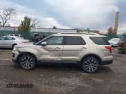 ✅ 2017 Ford Explorer Platinum • VIN: 1FM5K8HT1HGD51155 • Lot: 43648190. Wystawiony na IAAI z przebiegiem 113 686 mil. Bezpłatny archiwum sprzedaży aukcyjnych z USA i szczegółowy raport historii pojazdu na DreamBid. Zdjęcie 14.