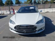 ✅ 2013 Tesla Model S Performance • VIN: 5YJSA1CP8DFP24398 • Lot: 43489205. Wystawiony na IAAI z przebiegiem 93 304 mil. Bezpłatny archiwum sprzedaży aukcyjnych z USA i szczegółowy raport historii pojazdu na DreamBid. Zdjęcie 12.