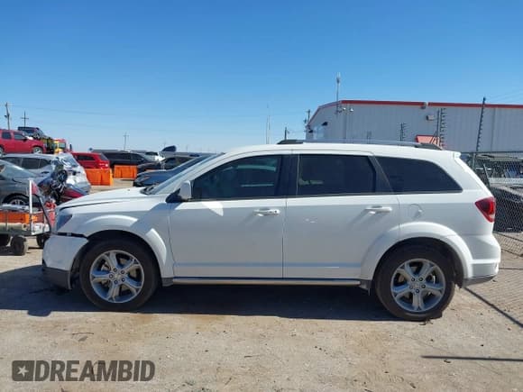 ✅ 2017 Dodge Journey Crossroad Plus • VIN: 3C4PDCGBXHT556908 • Lot: 43622973. Listed on IAAI with 141,886 mi. Free auction sales archive from the USA and detailed vehicle history report at DreamBid. Image 14.