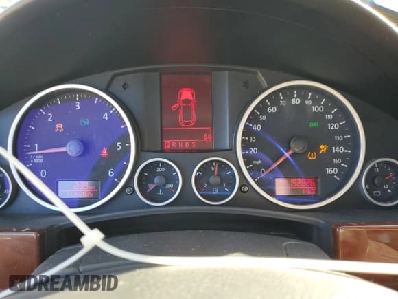 ✅ 2010 Volkswagen Touareg V6 • VIN: WVGFK7A91AD003733 • Lot: 93242775. Wystawiony na Copart z przebiegiem 192 826 mil. Bezpłatny archiwum sprzedaży aukcyjnych z USA i szczegółowy raport historii pojazdu na DreamBid. Zdjęcie 9.