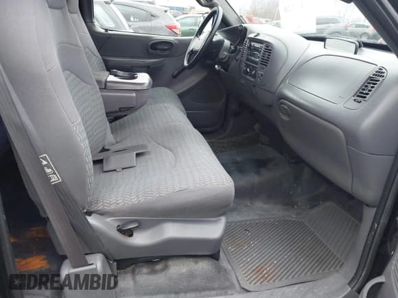 ✅ 2000 Ford F-150 XL • VIN: 1FTZX1727YNB30615 • Лот: 42037120. Опубликован ранее на IAAI с пробегом 229 876 миль. Бесплатный доступ к архиву аукционных продаж из США и подробный отчёт об истории автомобиля на DreamBid. Изображение 5.