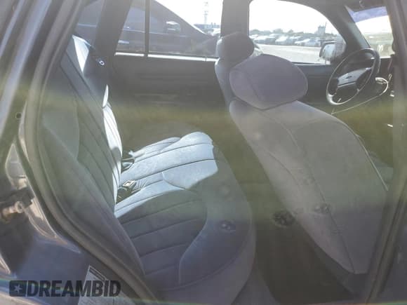 ✅ 1996 Ford Crown Victoria Police • VIN: 2FALP71W3TX170322 • Лот: 60784005. Опубликован ранее на Copart с пробегом 169 836 миль. Бесплатный доступ к архиву аукционных продаж из США и подробный отчёт об истории автомобиля на DreamBid. Изображение 10.