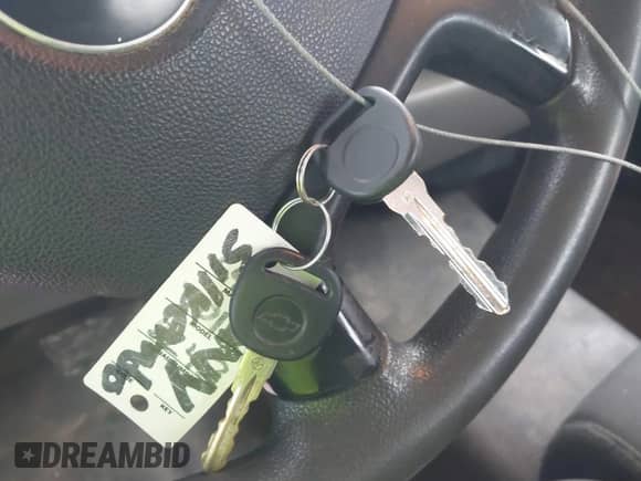 2008 Chevrolet Silverado 1500 Work Truck z VIN 1GCEC14XX8Z192206, wystawiony jako IAAI lot #43172347 z przebiegiem 202 186 mil mil oraz . Historia ofert i sprzedaży dostępna na DreamBid. Obrazek 11.