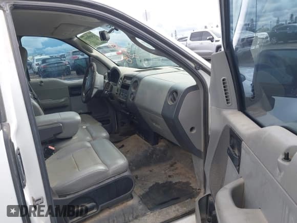 ✅ 2008 Ford F-150 XL • VIN: 1FTRF12298KE06613 • Lot: 43453751. Wystawiony na IAAI z przebiegiem 204 568 mil. Bezpłatny archiwum sprzedaży aukcyjnych z USA i szczegółowy raport historii pojazdu na DreamBid. Zdjęcie 5.